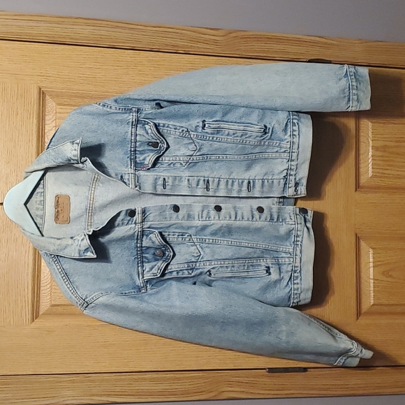 Levi's Other - Vintage mid wash denim distressed Levi’s jean jacket Made in USA